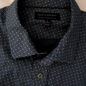 Banana Republic Men's Tailored SlimFit large 16-16 1/2  34-35 blue with pattern